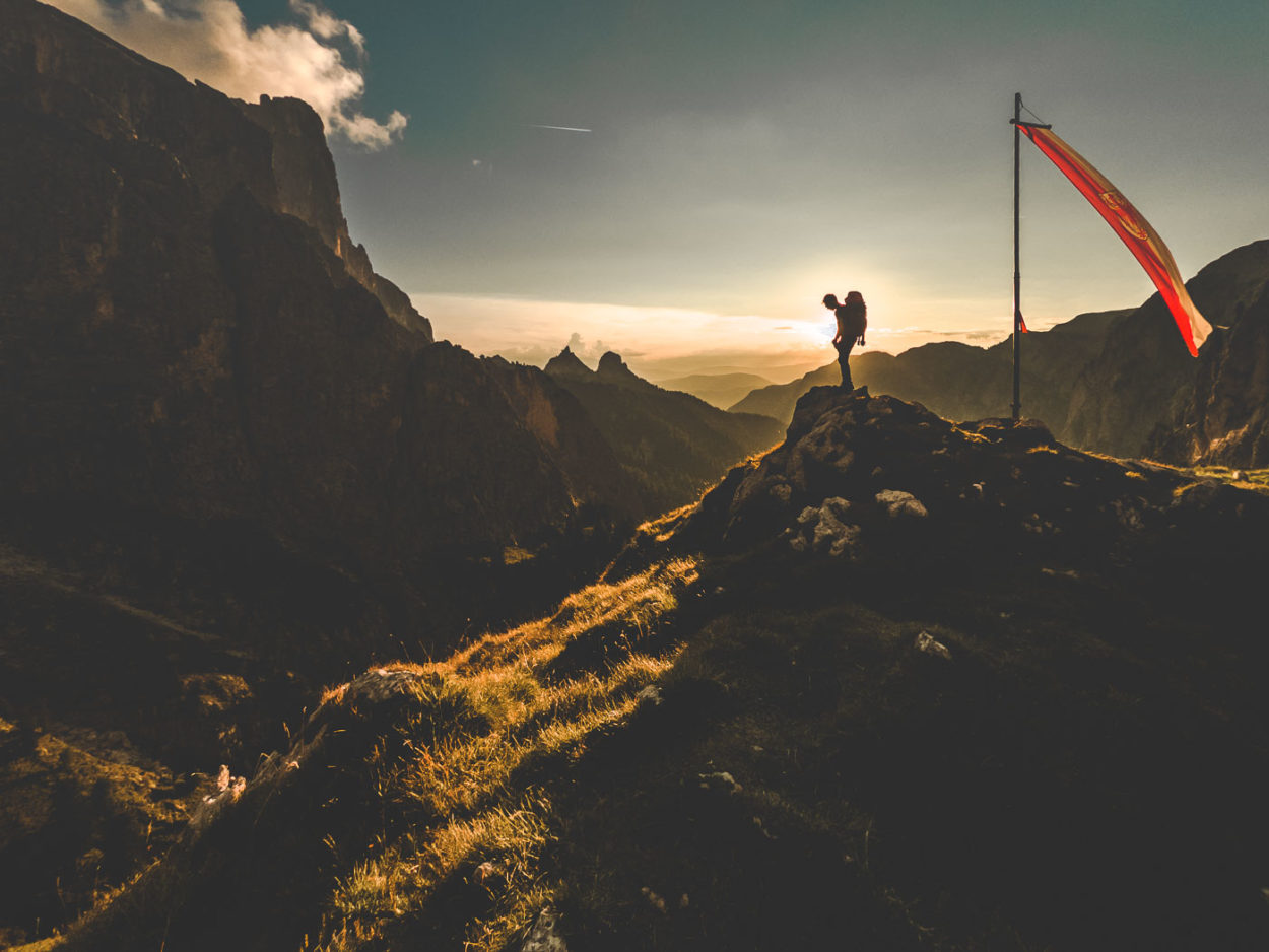 Voyage organisé ou aventure improvisée ? D’une nuit mouvementée sur l’Emei Shan aux séjours en Grèce, je raconte comment ma vision du voyage a évolué. Entre liberté, imprévus, voyage sur mesure et envie de partir sans stress, il existe finalement mille façons de vivre l’aventure.